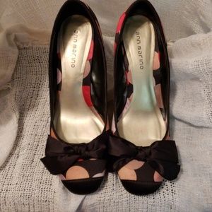 Ann Marino size 8 heel
